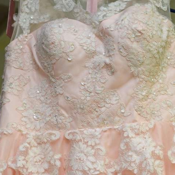 Wedding dress - Picture 2 of 5